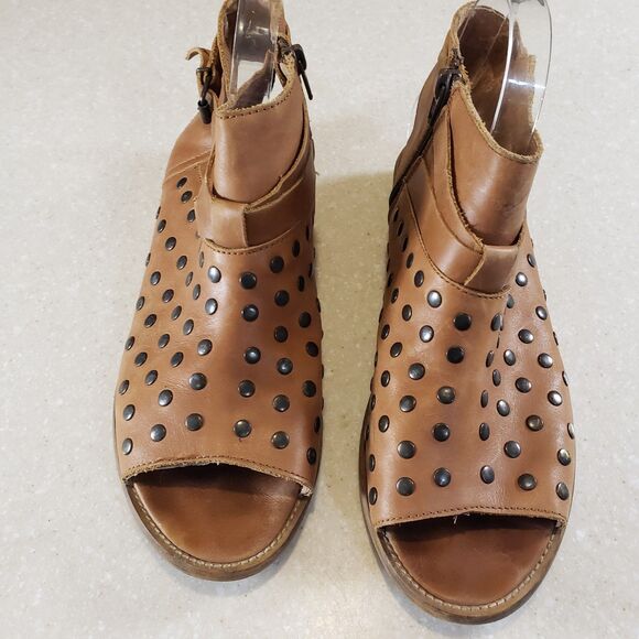 Anthro Musse & Cloud Booties Womens 8 Brown Leather Studded Peep Toe Ankle Zip - Picture 2 of 9